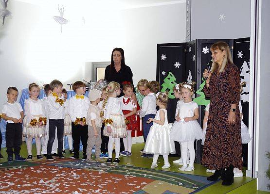 Grafika 1: Przedstawienie Jasełek dla Seniorów.