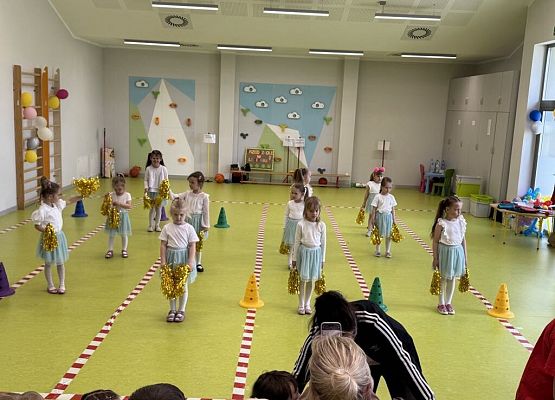 Grafika 3: VII Spartakiada Przedszkolaków ,,PRZEZ RUCH DO ZDROWIA".