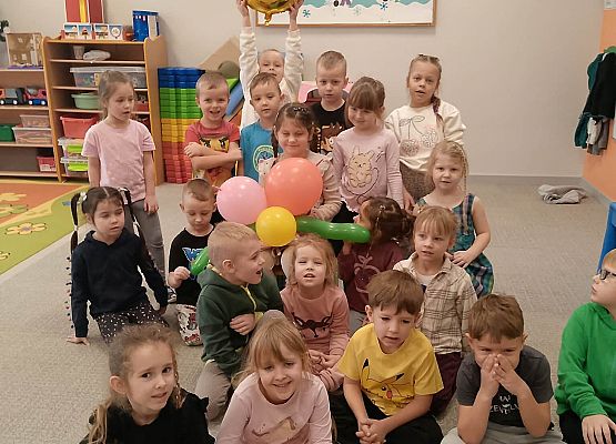 Grafika 1: Urodzinki w Biedronkach