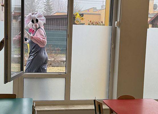 Grafika 2: Zajączek Wielkanocny w Przedszkolu.