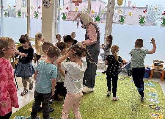 Grafika 7: Zajączek Wielkanocny w Przedszkolu.