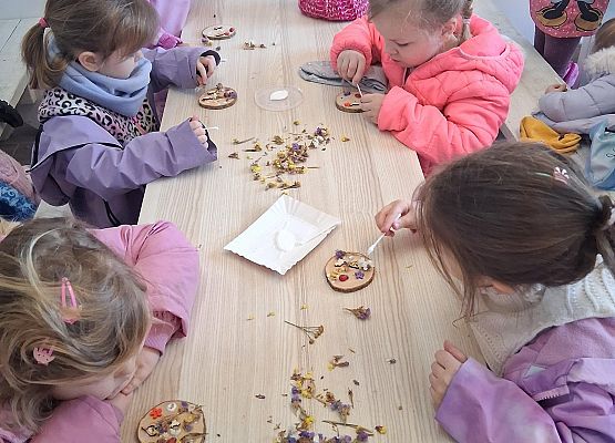 Grafika 6: Wyjazd Żabek do Zagrody Gowińskiej