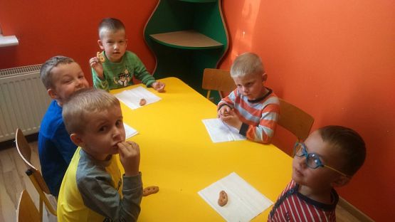 Grafika #2: Dzień chłopaka gr. III